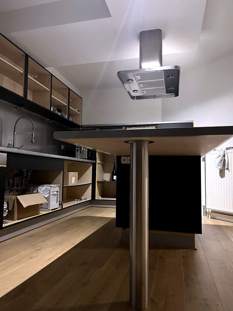 Keukeneiland in Mortex met bartafel
